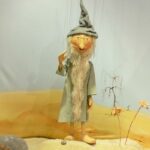 Darstellung von Herrn Tur Tur, Holzpuppe mit langem Bart und spitzem Hut